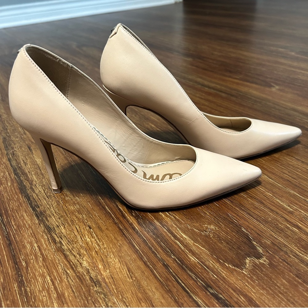 Sam Edelman 
Pointed Toe Heel Size 6.5
Glittery Beige Formal